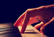 关于浓眉哥在RNG比赛中战术调整，败北引发热议！的信息